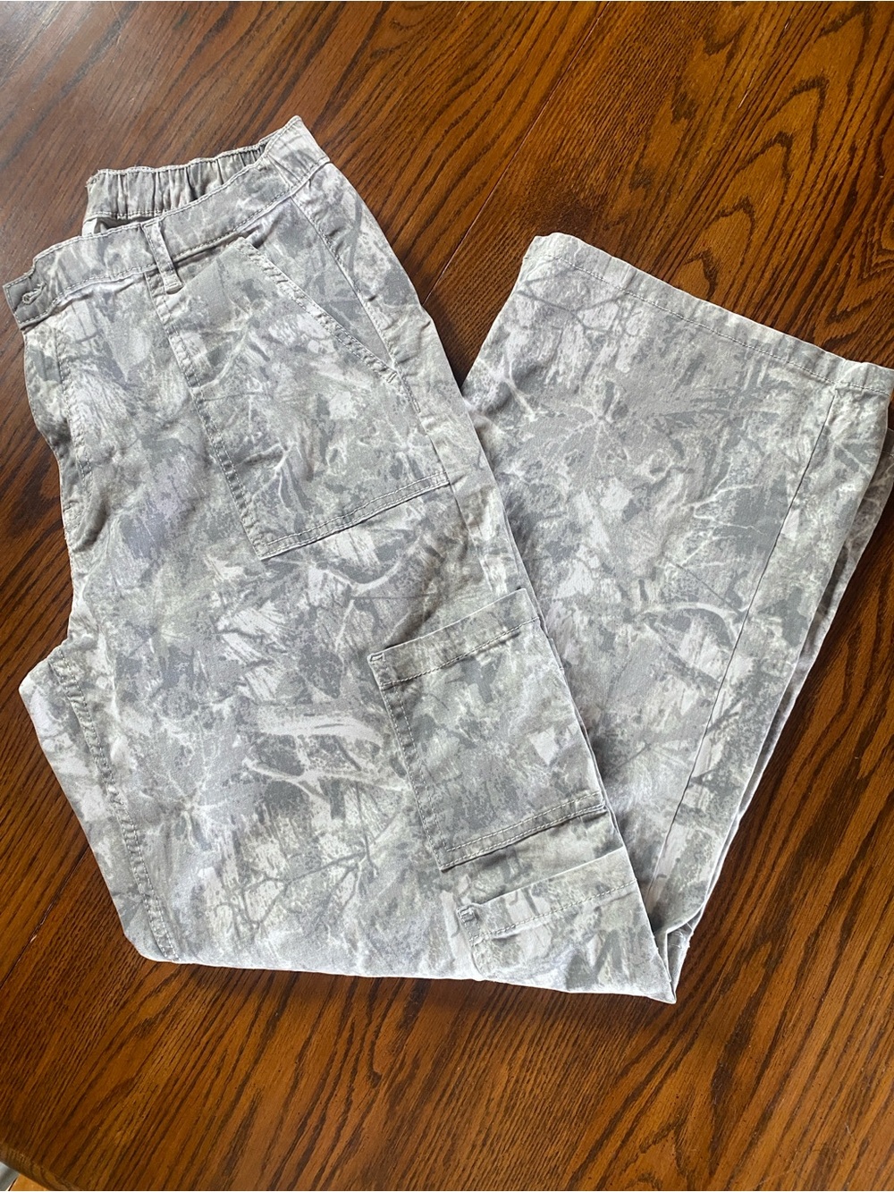 Super Cute No Boundaries womens Gray Camouflage Cargo Pants